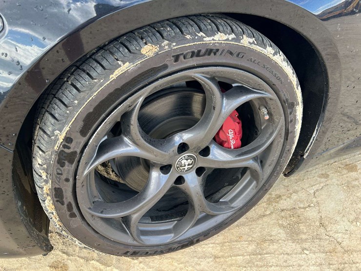 2019-alfa-romeo-giulia-4-door-sedan-(105,950-miles)-image-26