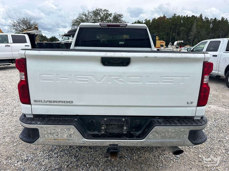 2022-chevrolet-silverado-2500-image-25