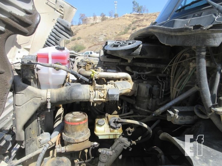 2013-freightliner-cascadia-125-image-5