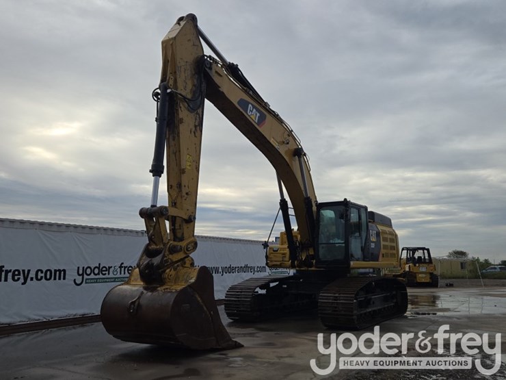2020-caterpillar-352-image-1