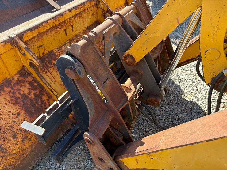 2005-deere-310sg-image-12