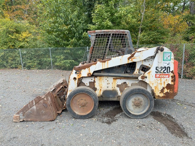 2009-bobcat-s220-image-2