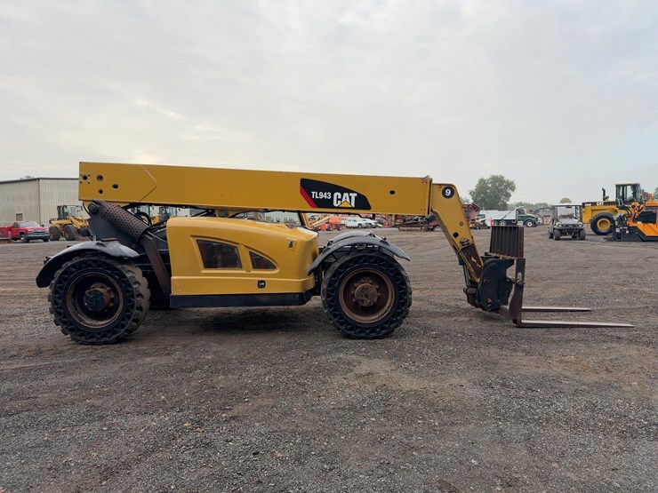 2011-caterpillar-tl943-image-6