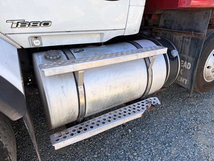2016-kenworth-t880-image-13
