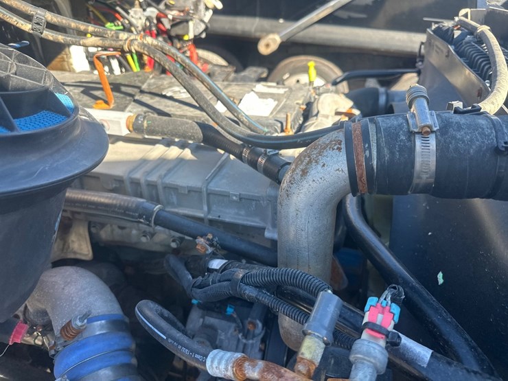 2015-freightliner-114sd-image-44