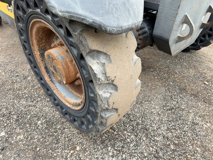 2011-caterpillar-tl943-image-10