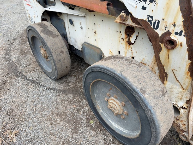 2005-bobcat-s300-image-11