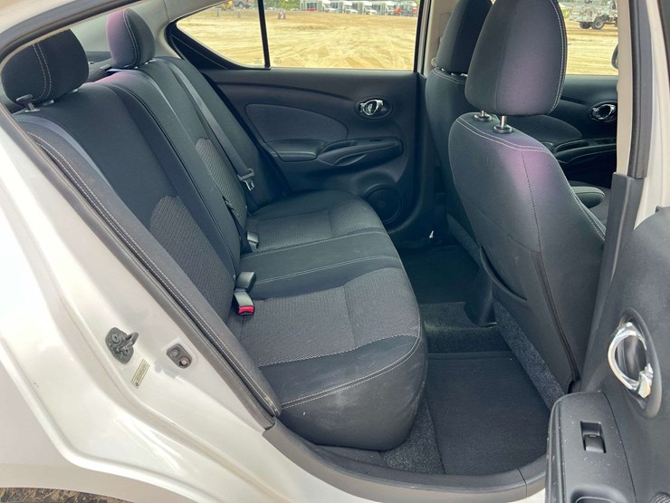 2014-nissan-versa-4-door-sedan-(38,174-miles)-image-16
