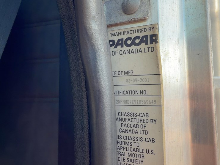2001-peterbilt-330-image-30
