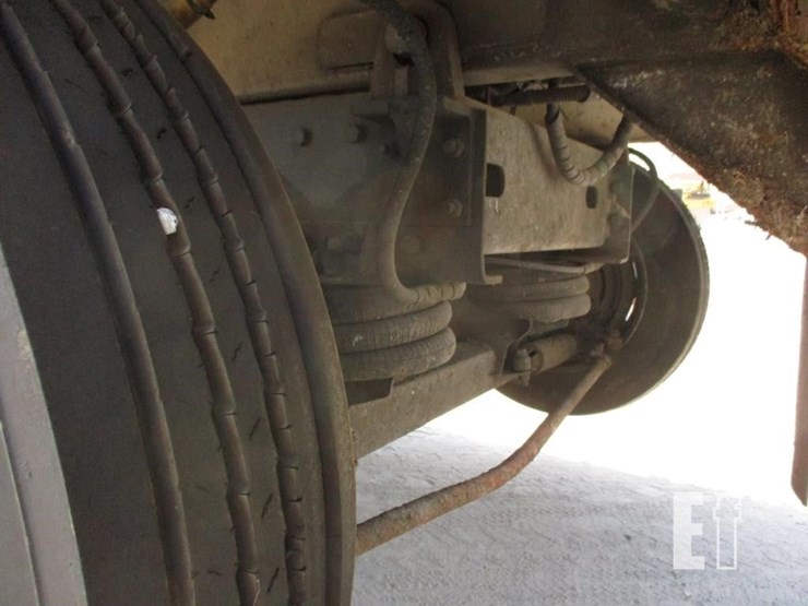 2010-peterbilt-320-image-25