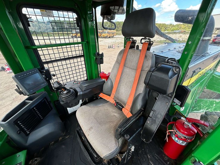 2017-deere-843l-image-9