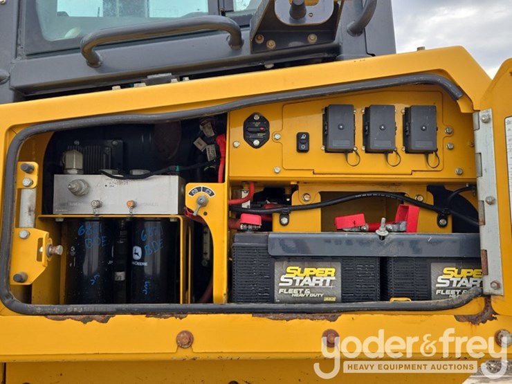 2021-deere-750l-lgp-image-32