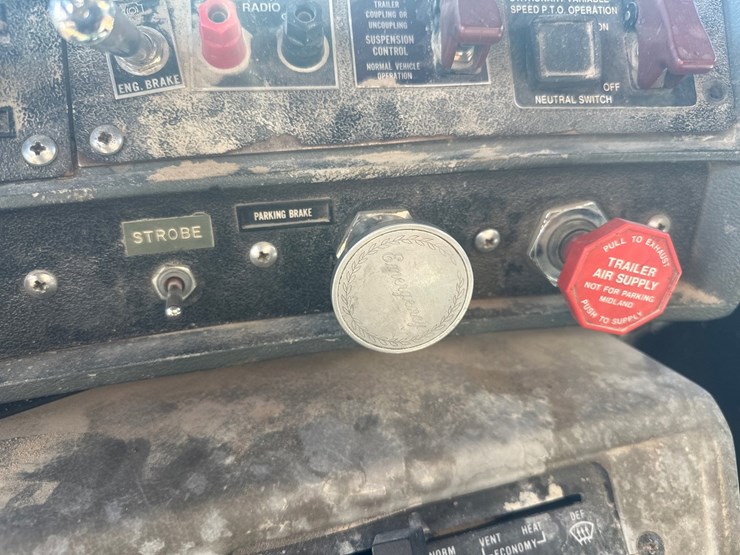 mack-rb688s-image-38