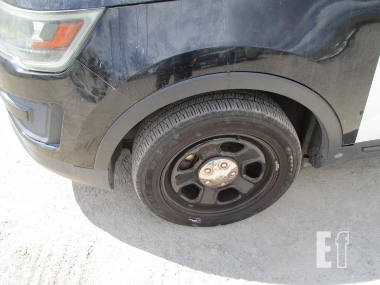 2016-ford-explorer-image-15