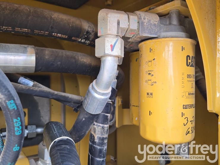 2020-caterpillar-352-image-50