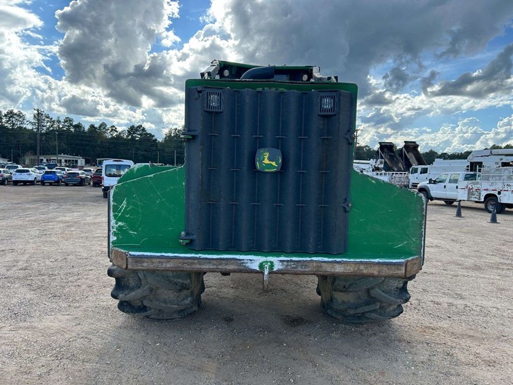 2017-deere-843l-image-6