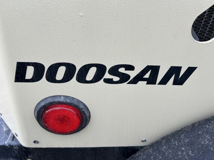 2021-doosan-6kw-towable-light-tower-image-13