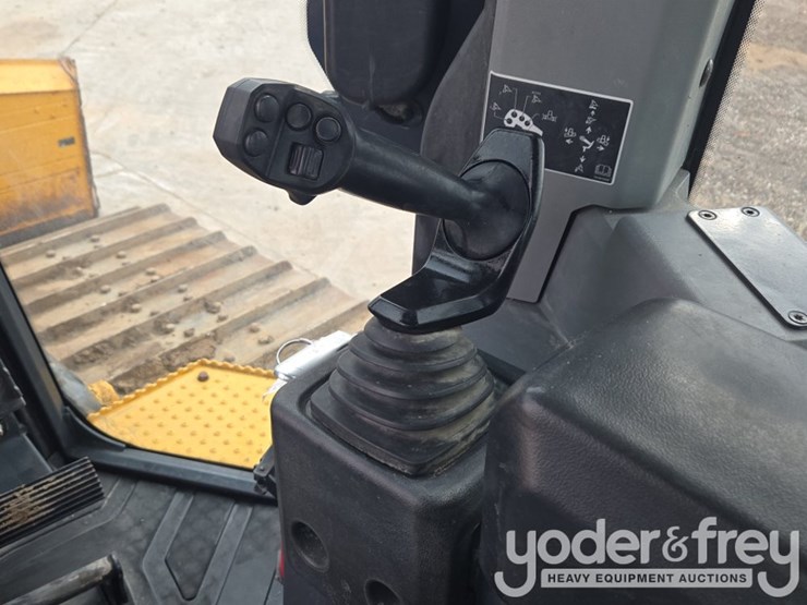 2021-deere-750l-lgp-image-66