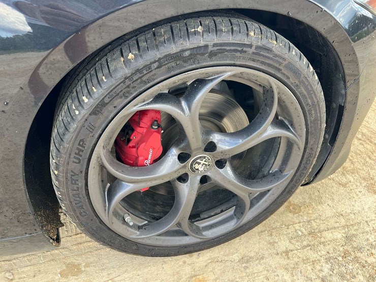 2019-alfa-romeo-giulia-4-door-sedan-(105,950-miles)-image-28