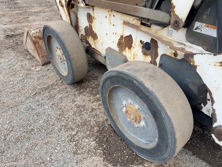 2005-bobcat-s300-image-13