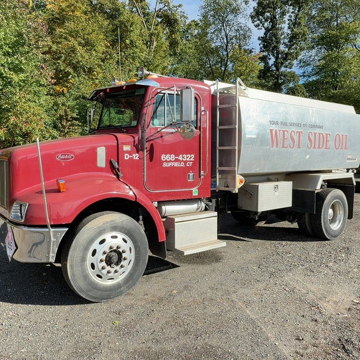 2001 PETERBILT 330