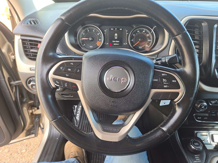 2015-jeep-cherokee-image-12