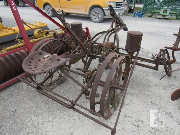 john-deere-planter-image-1