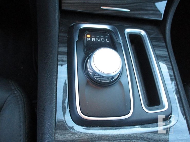 2021-chrysler-300-image-10