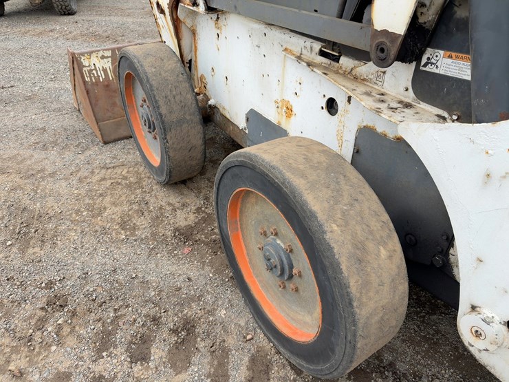 2006-bobcat-s300-image-13