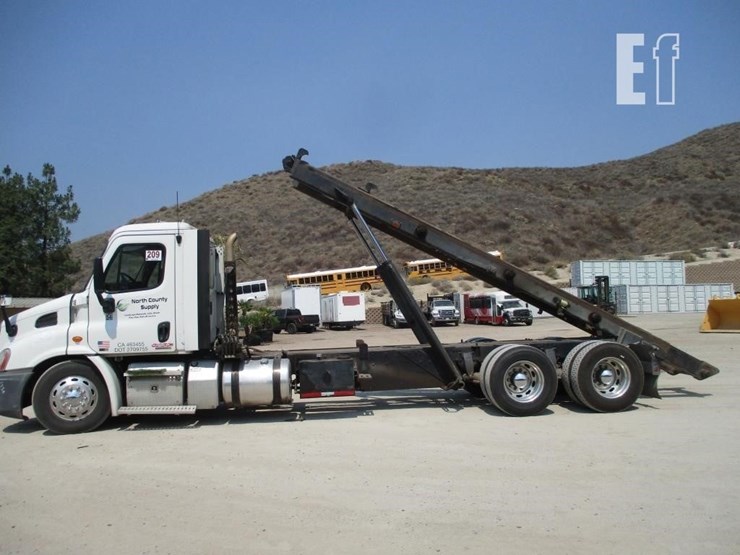 2012-freightliner-cascadia-113-image-14