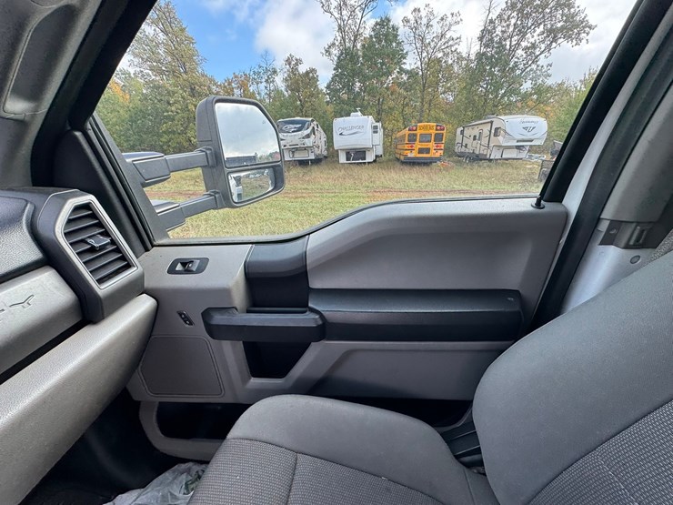 2019-ford-f350-xl-image-30