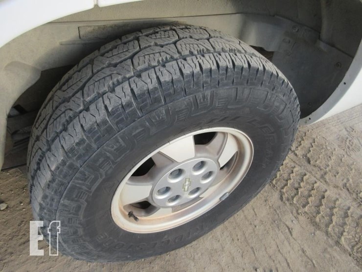 2001-chevrolet-tahoe-image-16