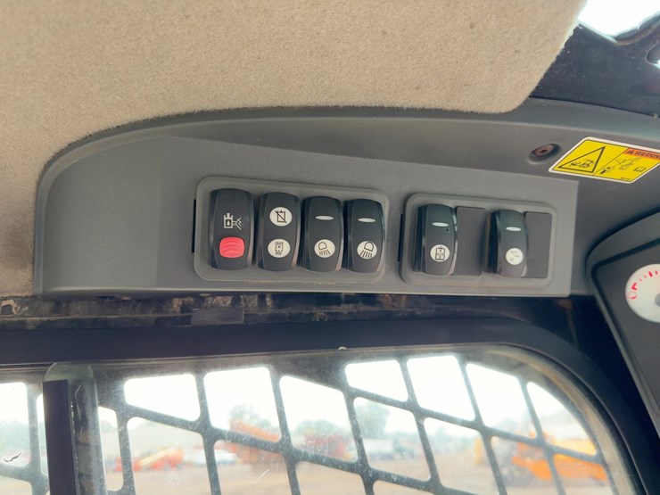2013-caterpillar-262c2-image-18