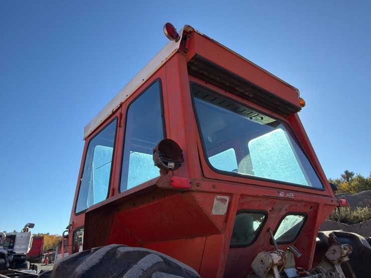 massey-ferguson-1135-image-19