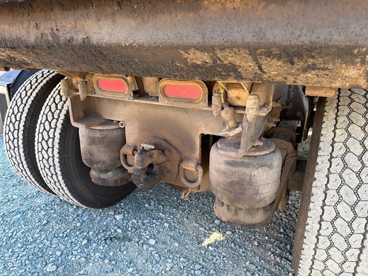 2019-peterbilt-367-image-26