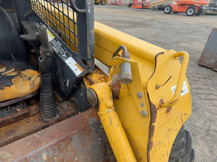 2002-john-deere-250-image-8