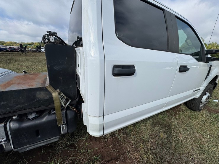 2019-ford-f350-xl-image-21