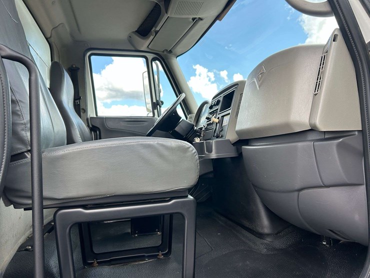 2009-international-durastar-4400-image-44