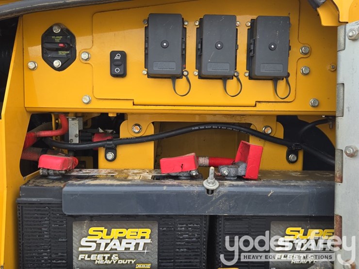 2021-deere-750l-lgp-image-36