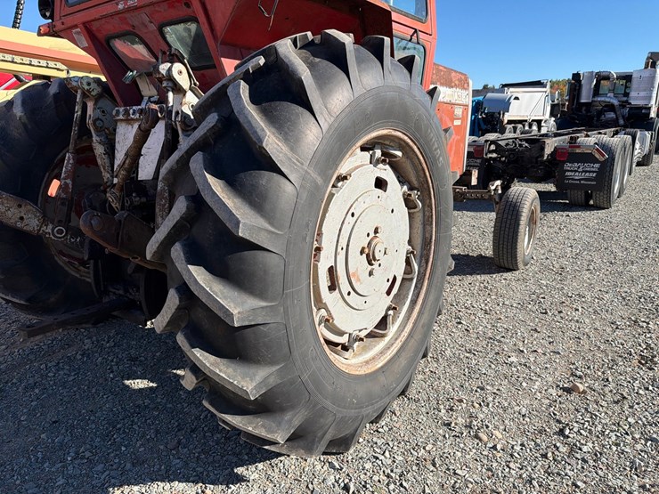 massey-ferguson-1135-image-57