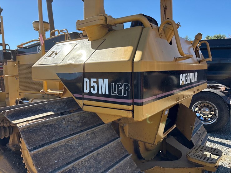caterpillar-d5m-lgp-image-12