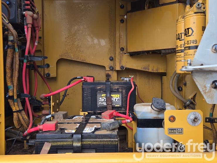 2020-caterpillar-352-image-35
