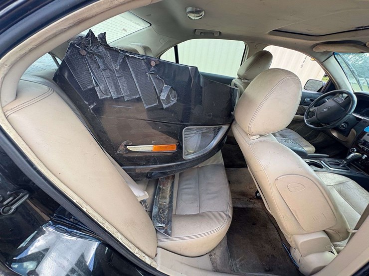 2010-ford-fusion-4-door-sedan-(215,818-miles)-image-15