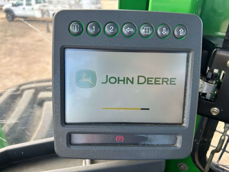 2017-deere-843l-image-14