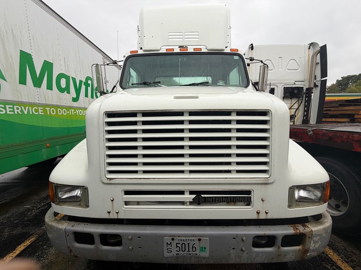 2000-international-8100-image-6