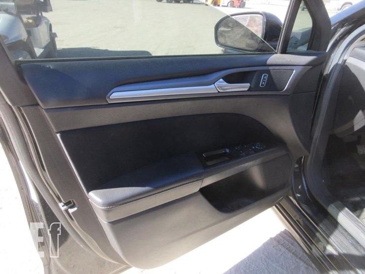 2015-ford-fusion-image-11