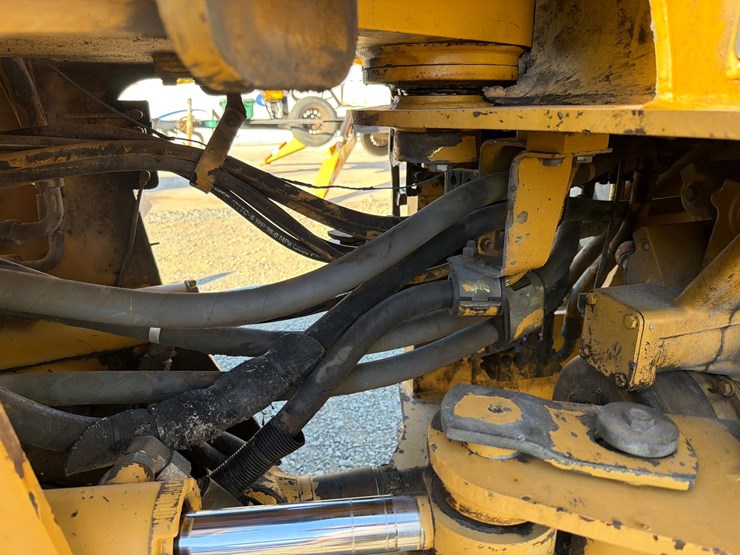 caterpillar-938g-image-24