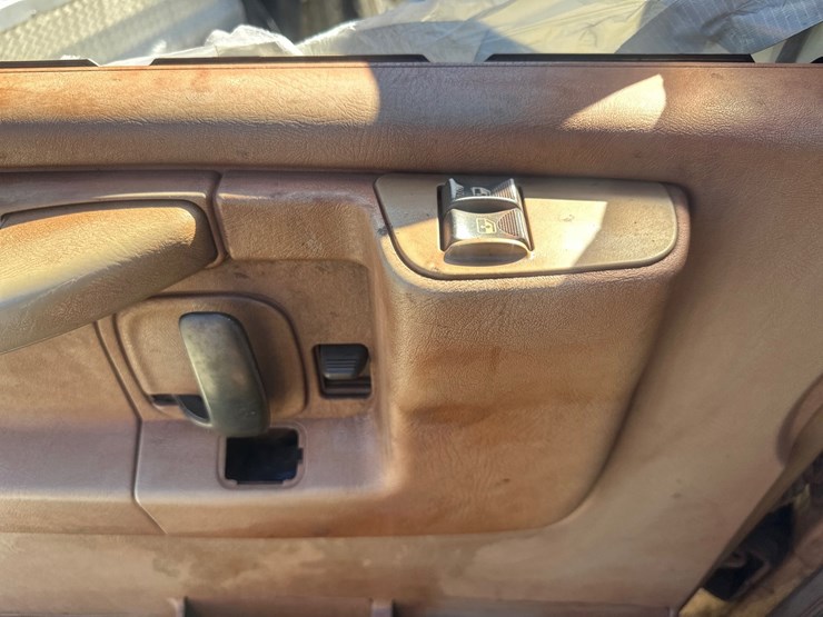 2005-chevrolet-express-3500-image-29