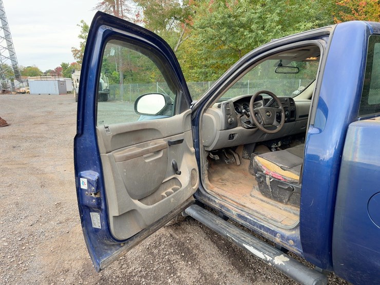 2013-chevrolet-silverado-2500hd-image-15