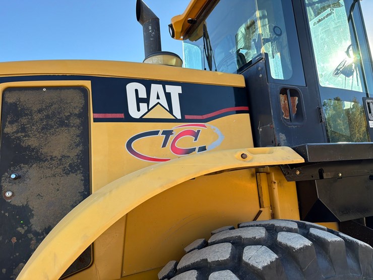 caterpillar-938g-image-32